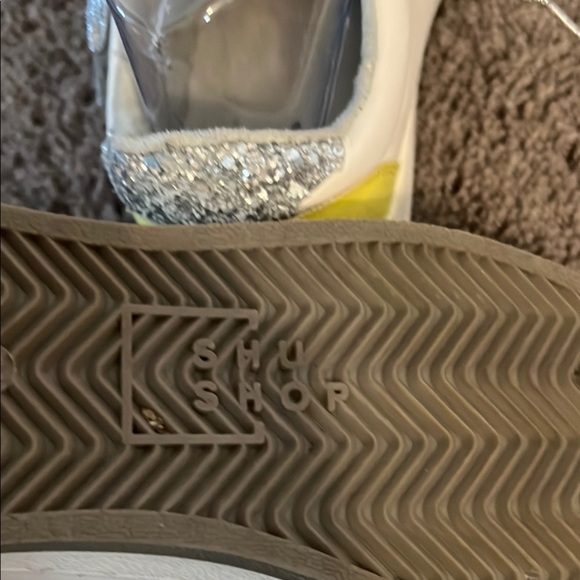 Stu Shop Sneakers with Silver Star 6.5 - Picture 2 of 5